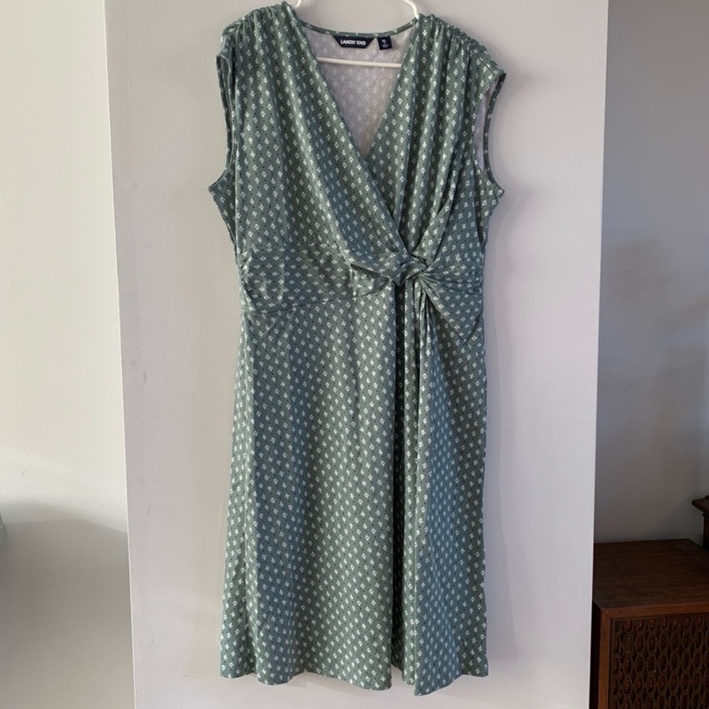Lands End Spring Easter Dress Size XL Aline Fit Flare Knee Length Floral Green